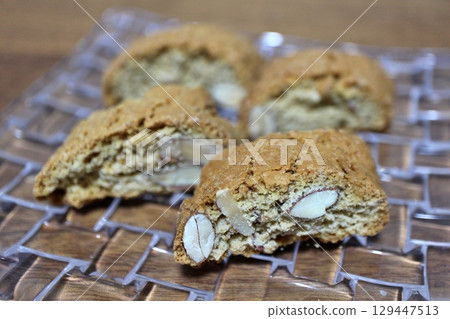 馬耳他烘焙食品:Crustini tal lews(杏仁餅乾) 馬耳他烘焙食品:Crustini tal lews(杏仁餅乾) 129447513
