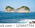 晴朗的天空、大海和圓月島 129447794
