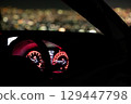夜景和汽車儀表 129447798