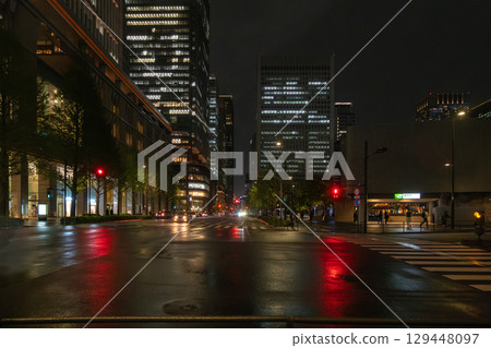 雨夜的辦公區 雨夜的辦公區 129448097
