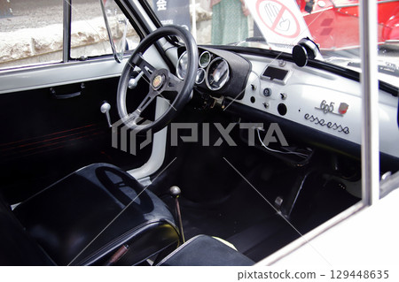 復古汽車內飾 129448635