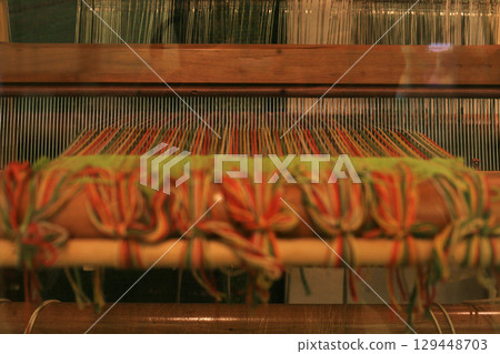Wooden handloom 129448703