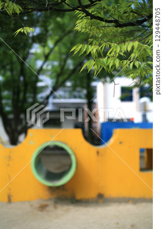 兒童公園遊樂場設備 129448705