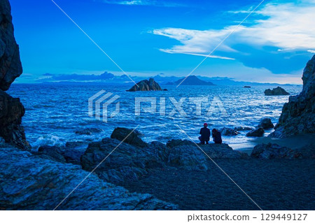 Surging waves 129449127