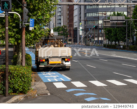 汽車停在普通自行車道上 汽車停在普通自行車道上 129449743