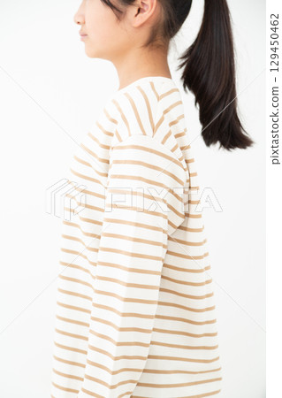 國中女生的姿勢 129450462