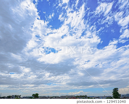Autumn blue sky and white clouds 129451040