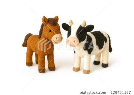 可愛的氈制盂蘭盆節裝飾，有神馬和神牛的圖案 129451137