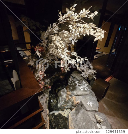 White plum blossoms in the back alley 129451839