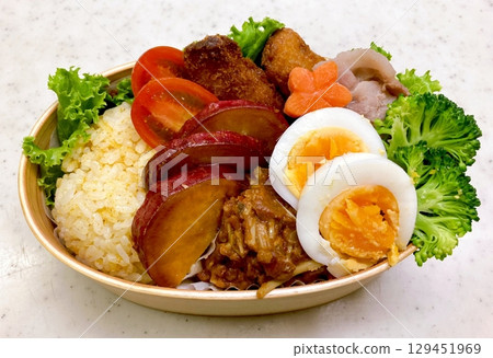 A traditional Korean dosirak, beautifully arranged with rice, assorted banchan, and savory proteins. Balanced and visually inviting, its a portable meal packed with vibrant flavors. 129451969