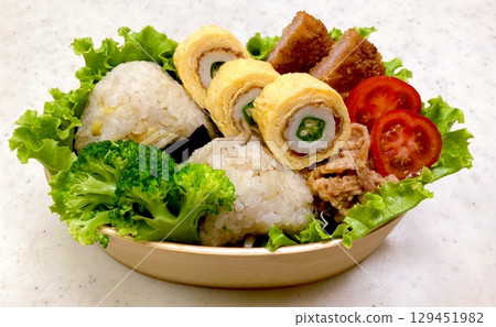 A traditional Korean dosirak, beautifully arranged with rice, assorted banchan, and savory proteins. Balanced and visually inviting, its a portable meal packed with vibrant flavors. 129451982