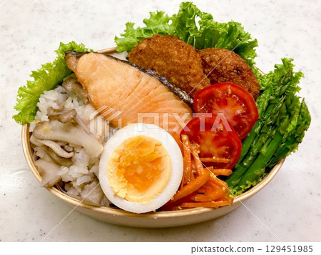 A traditional Korean dosirak, beautifully arranged with rice, assorted banchan, and savory proteins. Balanced and visually inviting, its a portable meal packed with vibrant flavors. 129451985