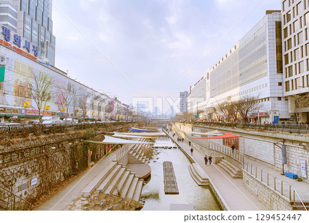 Cheonggyecheon Stream Flowing Through Central Of Seoul, South Korea. Cheonggyecheon Stream Flowing Through Central Of Seoul, South Korea. 129452447