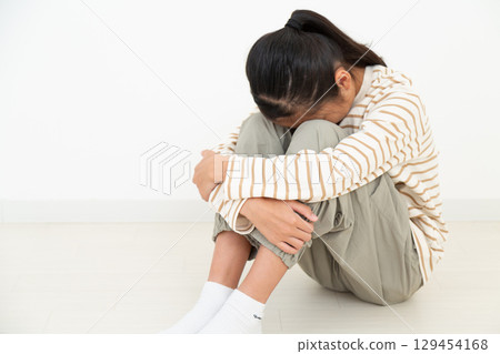 一個住在房間裡的國中女生 一個住在房間裡的國中女生 129454168