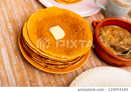 Belarusian machanka with assorted meat served with pancakes 129454194