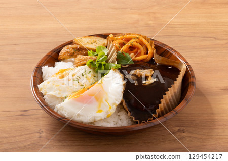 半釉漢堡牛排與夏威夷火腿便當 半釉漢堡牛排與夏威夷火腿便當 129454217