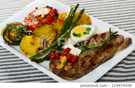 Veal with grilled vegetables 129454506