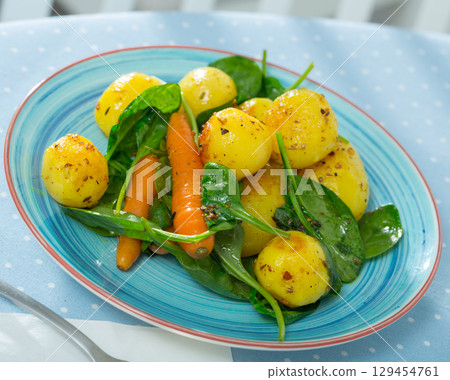 Baked potatoes with spinach Baked potatoes with spinach 129454761