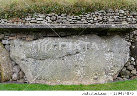 Brú na Bóinne，紐格蘭奇裝飾石（愛爾蘭） 129454876