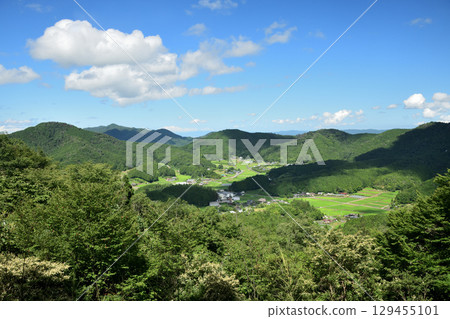 View of Amano Village from the two torii gates (Ishimichi, Koyasan Town) [Katsuragi Town, Ito District, Wakayama Prefecture] 129455101
