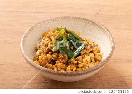 韭菜豆芽配擔擔味噌醬 129455125