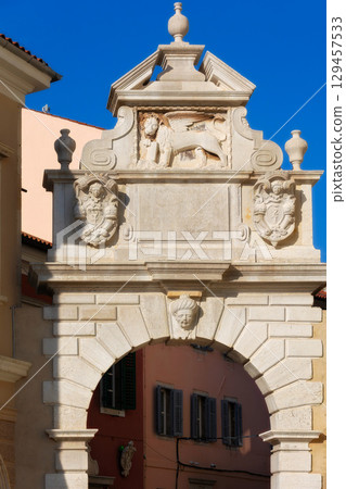 Rovinj, Croatia street with arch, houses Rovinj, Croatia street with arch, houses 129457533