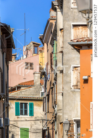 Rovinj, Croatia street with traditional houses 129457537