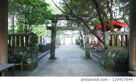 大分縣那田海岸的八幡那田神社 大分縣那田海岸的八幡那田神社 129457644