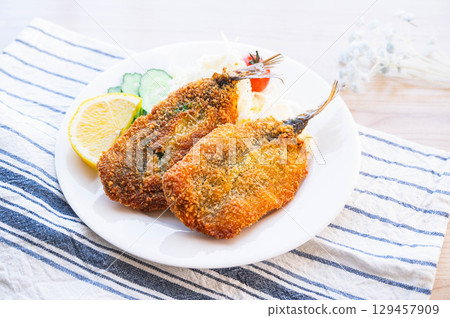 deep-fried horse mackerel   129457909