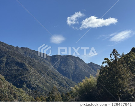 晴朗的天空和熊野山脈 129457941