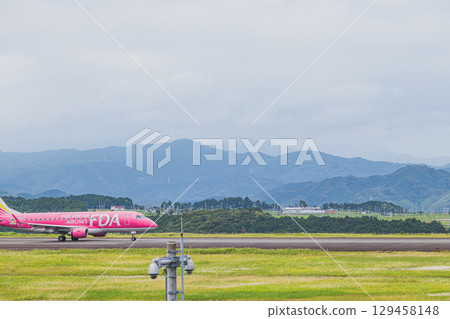 An airplane running on the runway at Mt. Fuji Shizuoka Airport in Makinohara City (Shizuoka Prefecture) 129458148