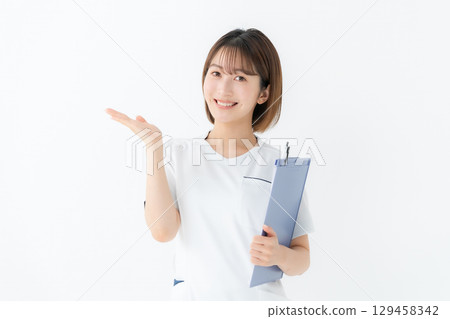 女白大褂護士病歷揮手 129458342