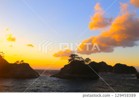 A beautiful sunset over Dogashima 129458389
