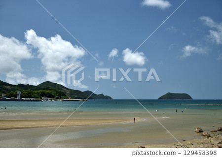 Nishihiro Coast (viewing Kuroshima Island) [Hirokawa Town, Arida District, Wakayama Prefecture] 129458398