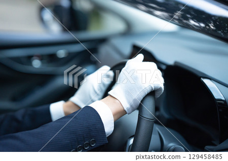 Driver white gloves Driver white gloves 129458485