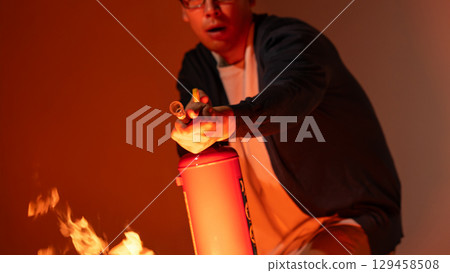 滅火器 火 火焰 129458508