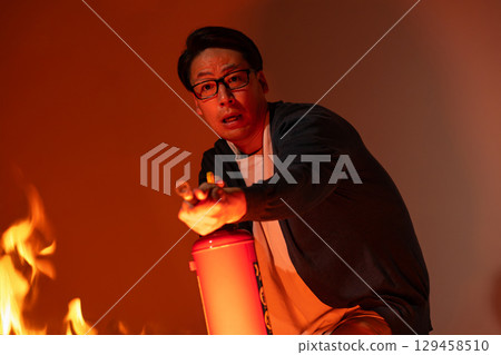 滅火器 火 火焰 129458510