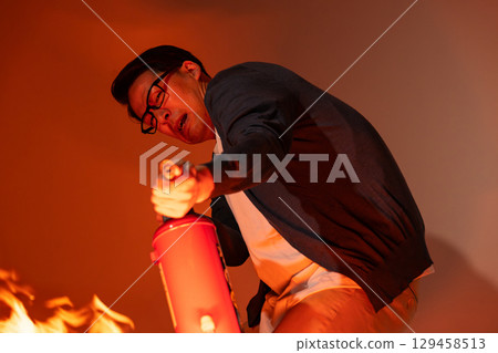滅火器 火 火焰 129458513