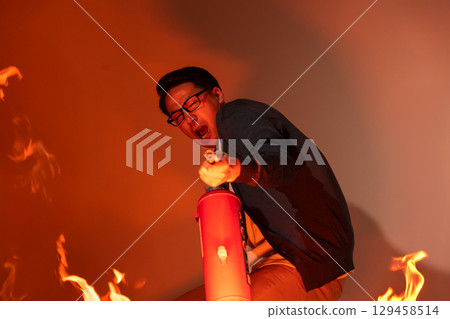 滅火器 火 火焰 129458514