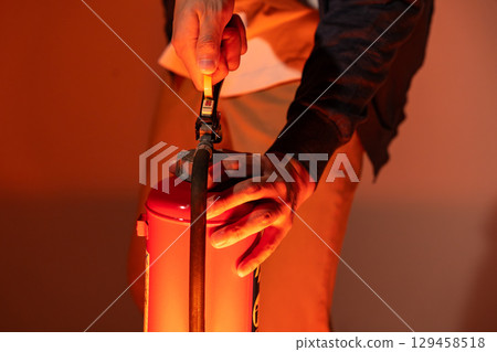 滅火器 火 火焰 129458518