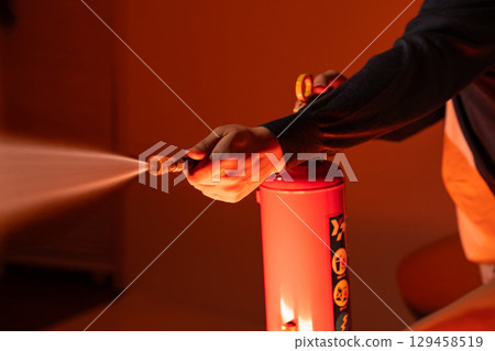 滅火器 火 火焰 129458519