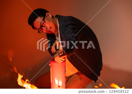 滅火器 火 火焰 129458522