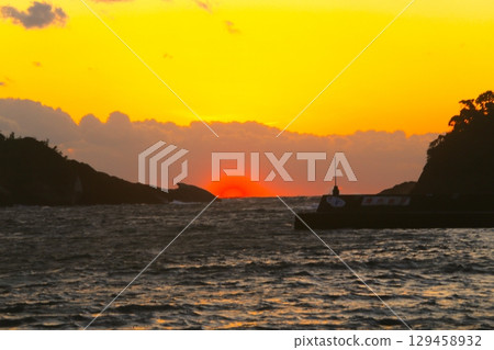 A beautiful sunset seen beyond Nishina Port 129458932