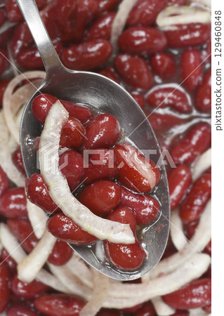 Red kidney bean and onion salad Red kidney bean and onion salad 129460848