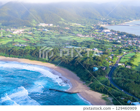 Bira Beach (left) and Akaogi Coast (right) on Amami Oshima (Amami Oshima, Kagoshima Prefecture) Bira Beach (left) and Akaogi Coast (right) on Amami Oshima (Amami Oshima, Kagoshima Prefecture) 129460909