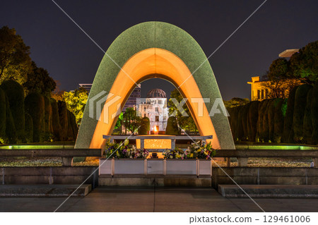 廣島縣:原爆圓頂屋與和平紀念公園的夜景 廣島縣:原爆圓頂屋與和平紀念公園的夜景 129461006