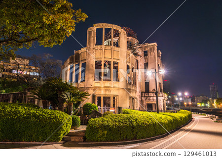 Hiroshima Prefecture: Night view of the Atomic Bomb Dome and Peace Memorial Park Hiroshima Prefecture: Night view of the Atomic Bomb Dome and Peace Memorial Park 129461013