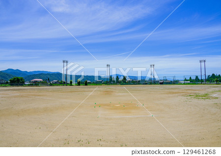 盛夏之地 129461268