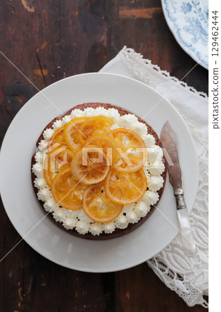 胡蘿蔔蛋糕配柳橙汁 129462444
