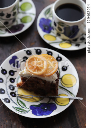 咖啡和胡蘿蔔蛋糕 129462954